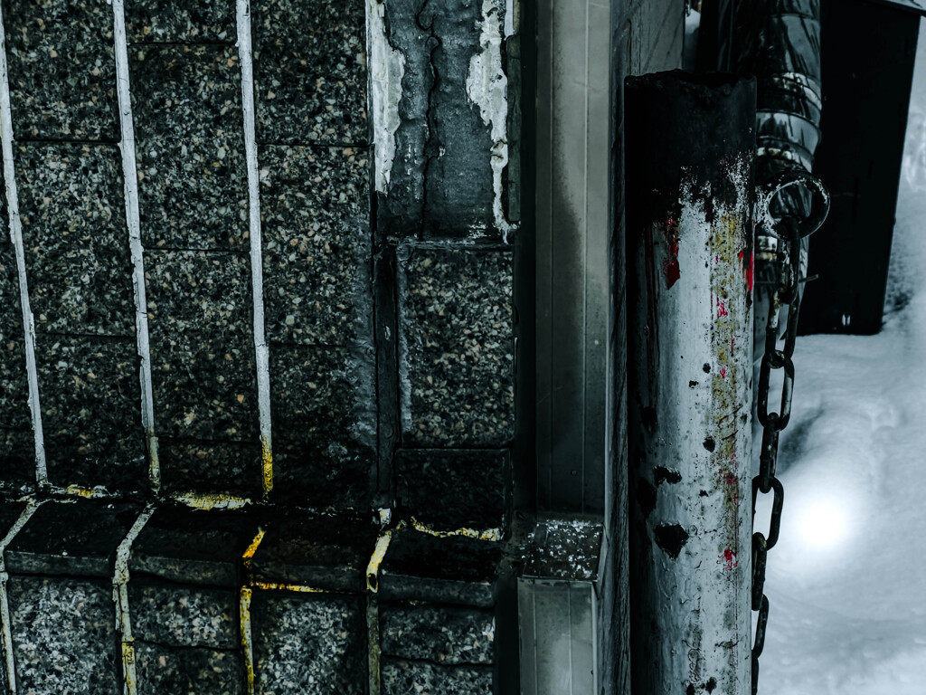 バス待ちで佇む