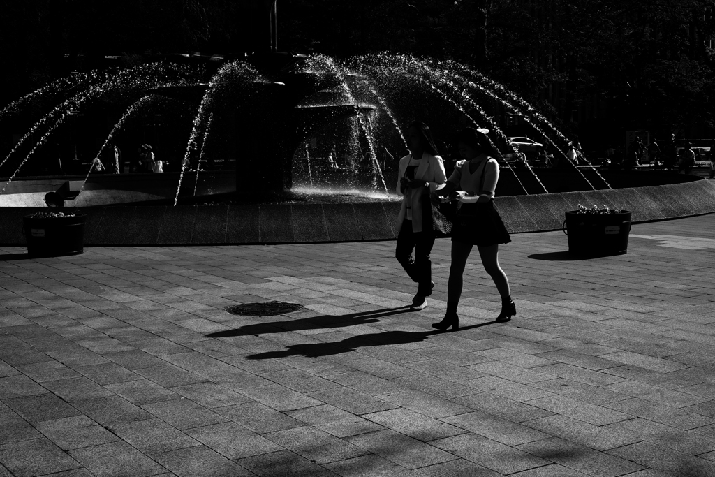 大通りの噴水を一周３