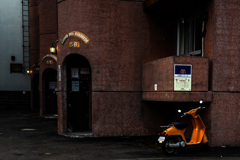 アパートとバイク