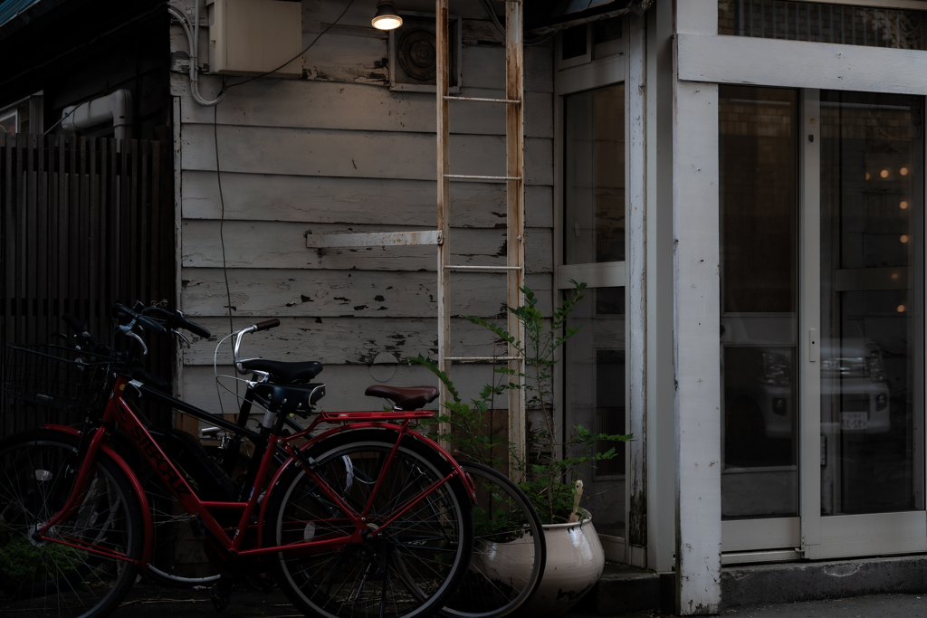 赤い自転車は目立つ