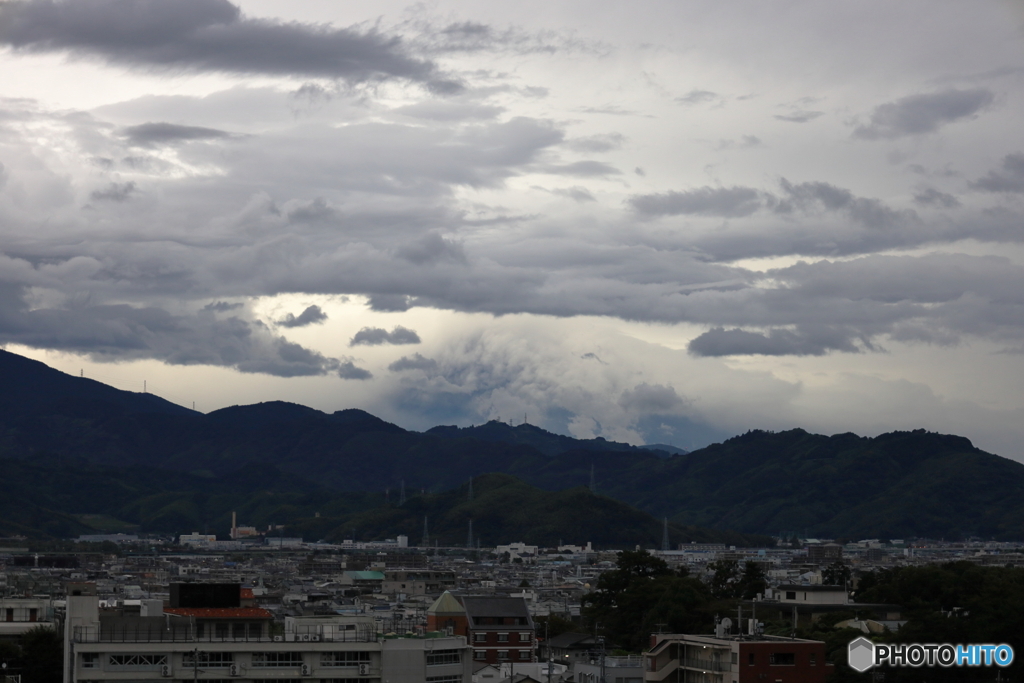 今朝の富士山（10月1日早朝・雲でほとんど見えない）