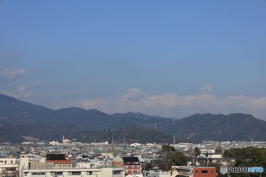 12月22日の富士山（山頂だけ見える）