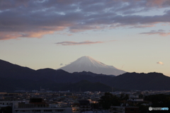 10月23日の富士山（夜明）