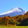雪富士と紅葉
