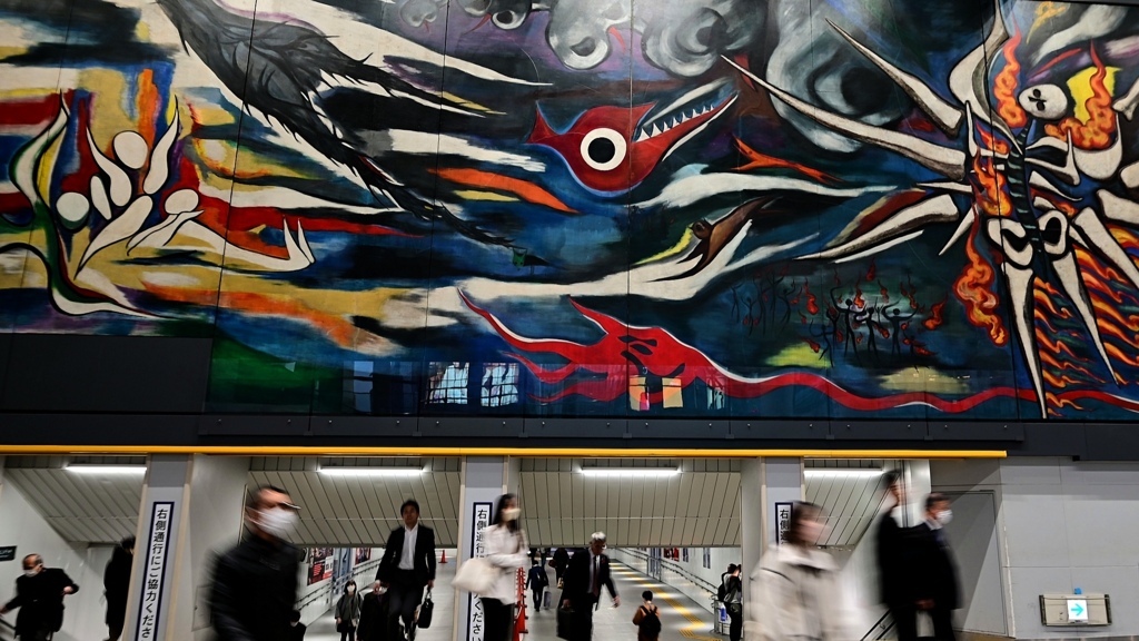 壁画　岡本太郎「明日への神話」。