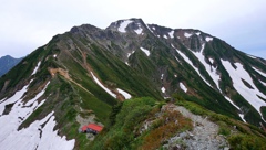 懐かしの五竜山荘と五龍岳。