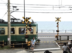 七里ヶ浜と江ノ電。