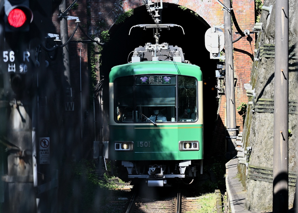 極楽寺トンネル。