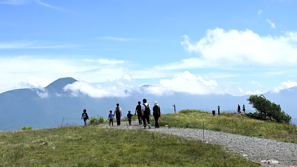 霧ヶ峰高原と蓼科山。