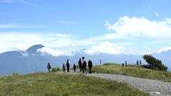 霧ヶ峰高原と蓼科山。
