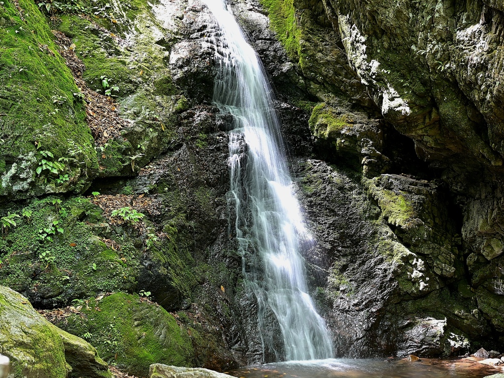 綾広の滝。