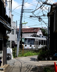 路地裏と世田谷線。