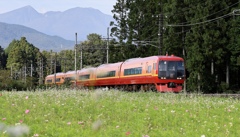 那須岳と東武鉄道特急きぬがわ号。