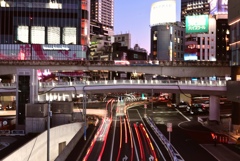 夕暮れの渋谷駅東口。