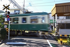 稲村ヶ崎駅踏切。