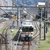 春のJR山北駅(御殿場線)全景。