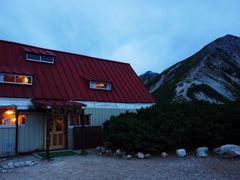 懐かしの三俣山荘。