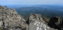 鳥海山山頂　新山よりの眺望。