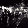線路脇の立飲み街。