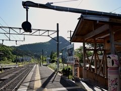 早朝の仙山線作並駅。