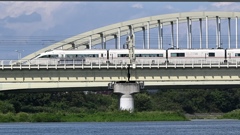 多摩川橋梁と小田急ロマンスカー。