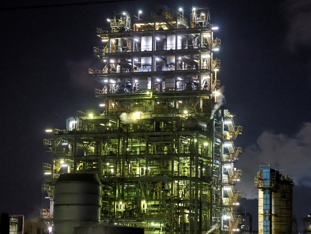 （株）レゾナック（旧昭和電工）プラント工場夜景。