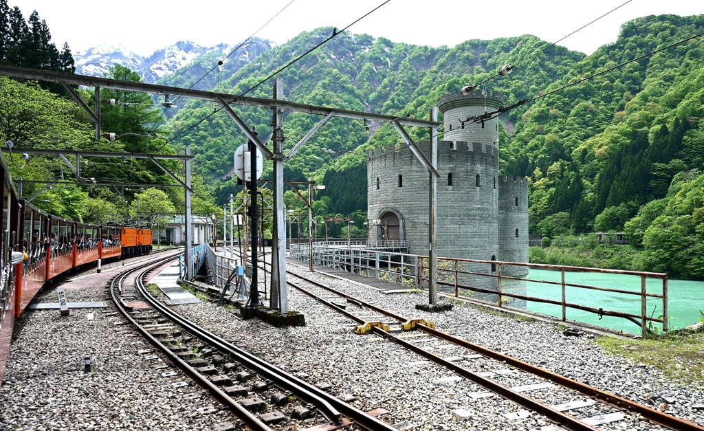 柳橋駅・新柳河原発電所とトロッコ電車。