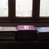 窓辺で読書