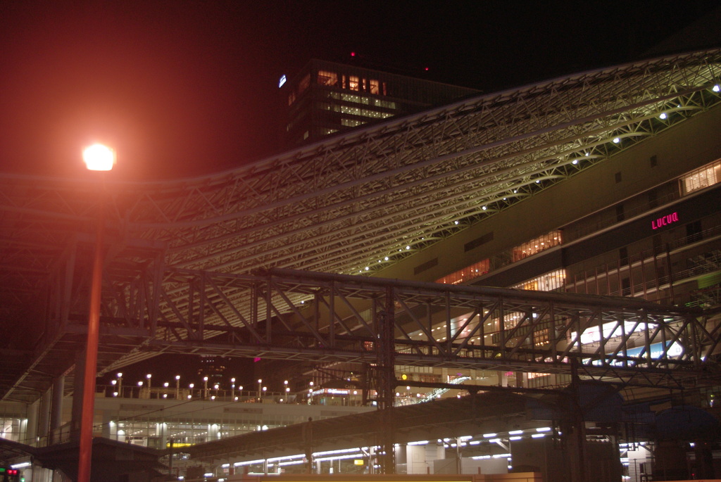 夜と大阪駅