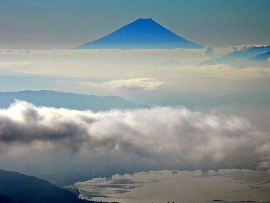 雲海の高ボッチ諏訪湖富士山