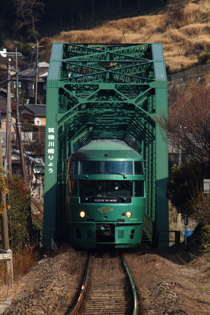 トラス橋を渡る