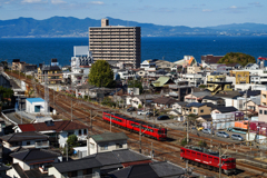 海沿いの街を行く