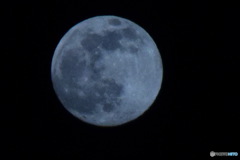幻想的な夜月