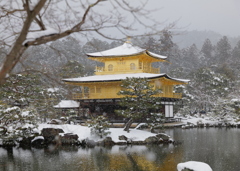 雪の金閣寺