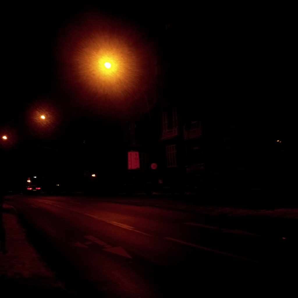 深夜の車道