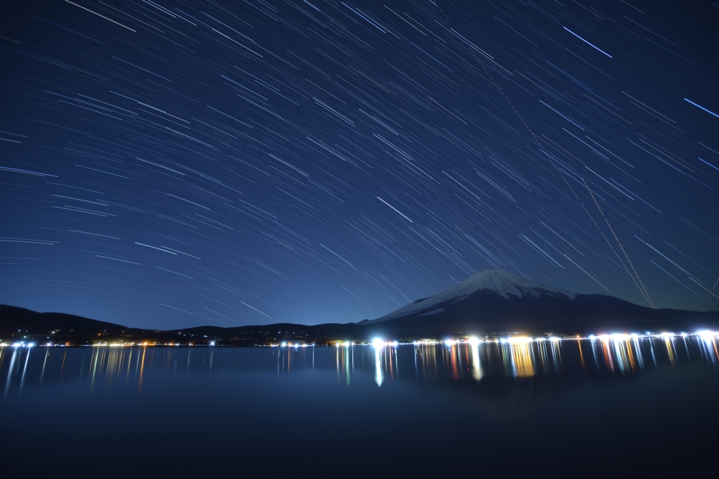 夜空を駆ける星