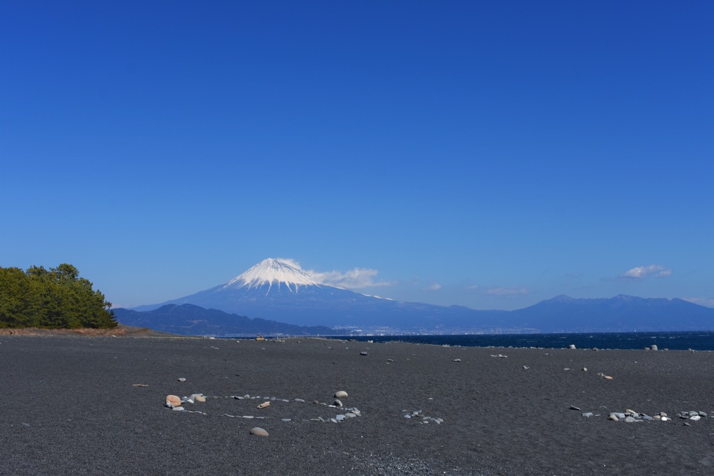 富士・海・砂とメッセージ？
