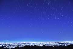 夜景と星空