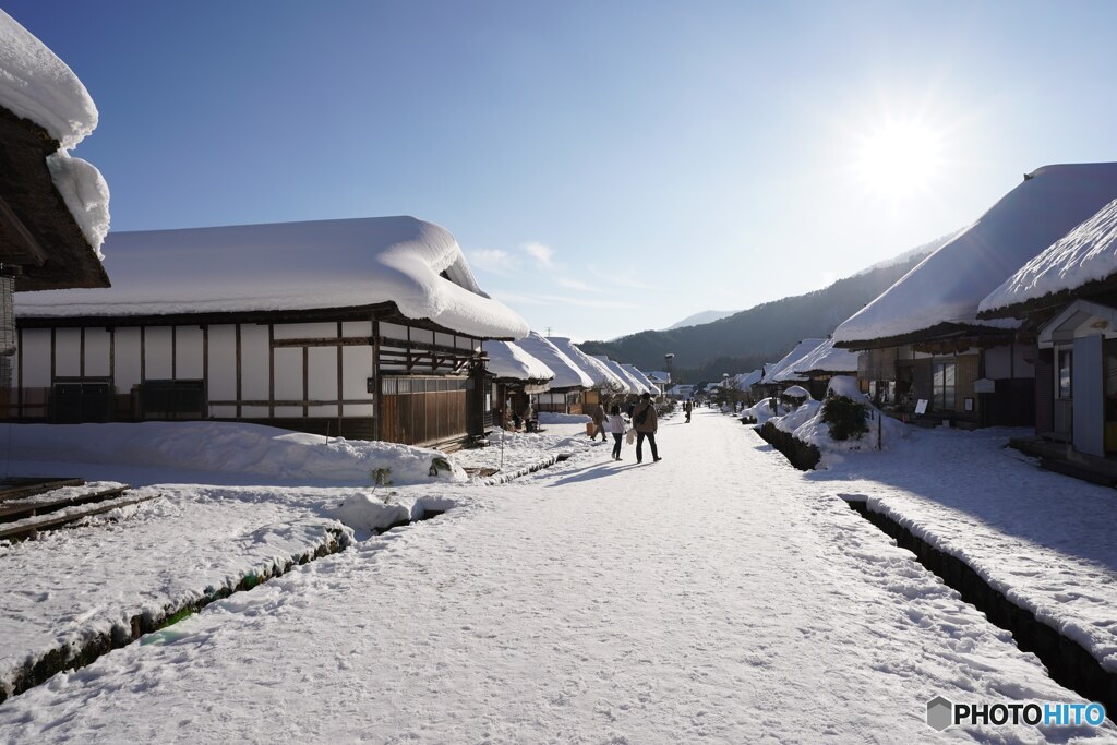 旧街道の雪深い宿場町