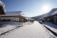 旧街道の雪深い宿場町