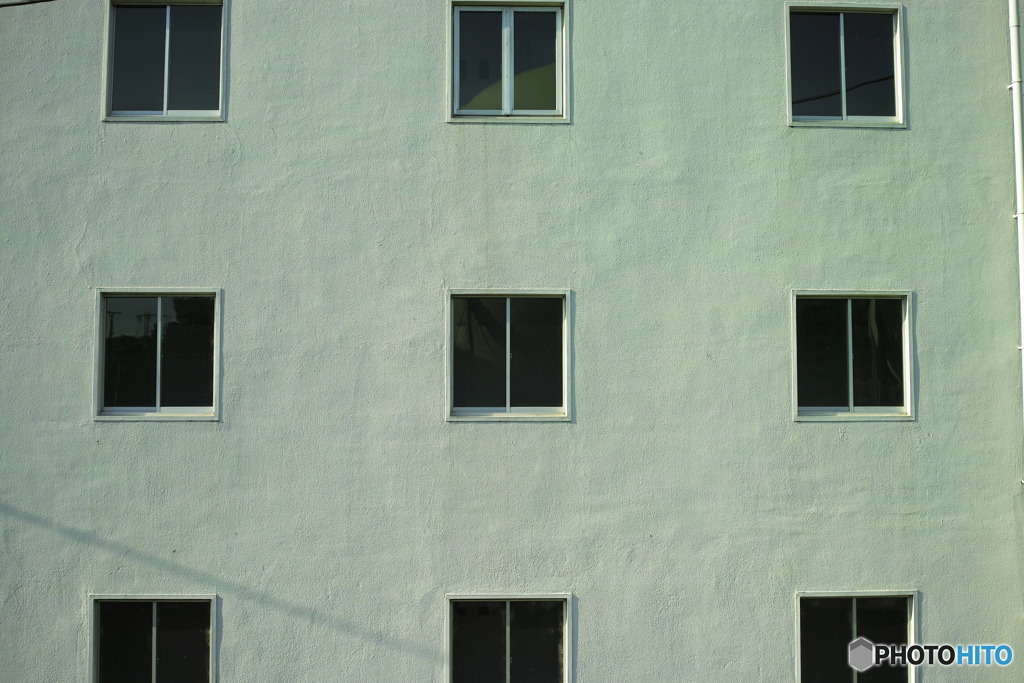 白壁と窓