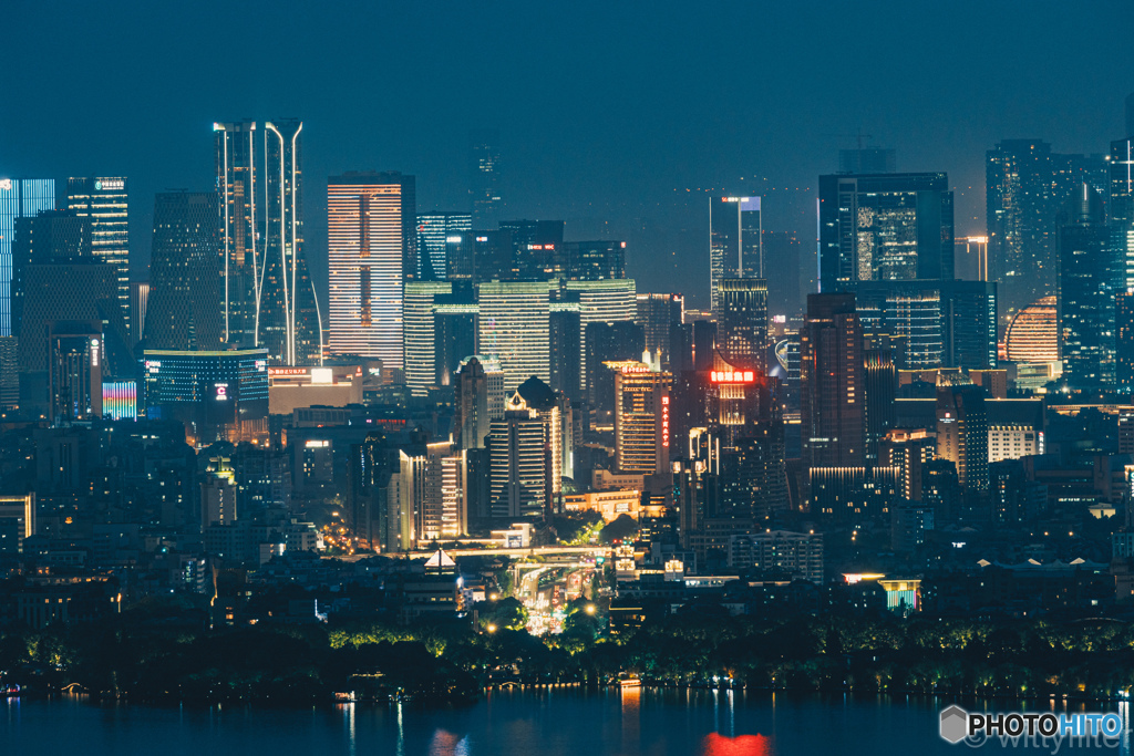 Hangzhou: Skyline and Westlake - Night