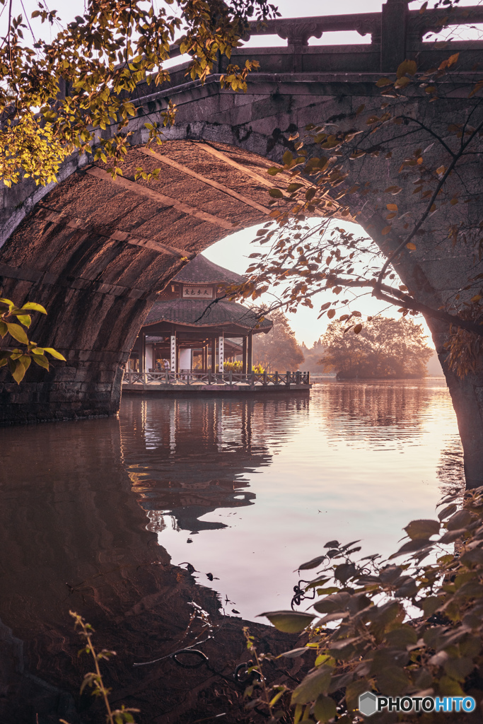 Hangzhou: 黛色参天