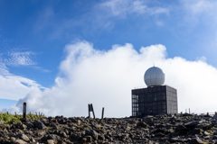山頂の気象レーダー観測所