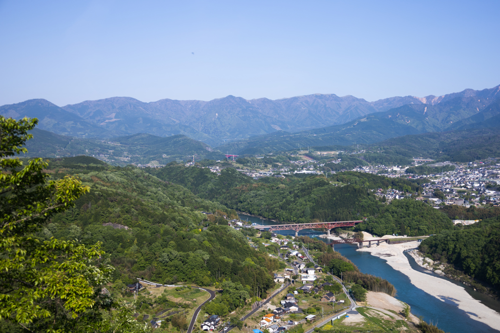 山城天守跡から下界を望む