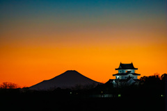夕景の富士と関宿城-2