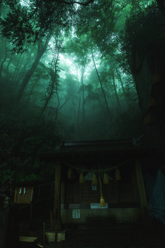 石割神社