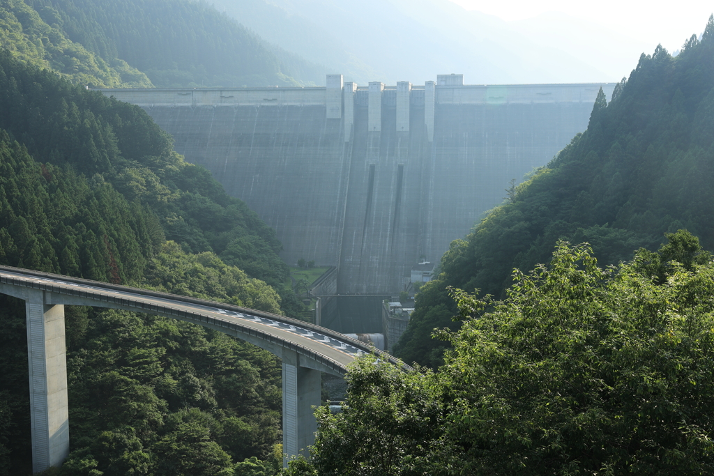 滝沢ダムとループ橋