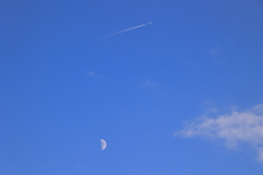 月と飛行機