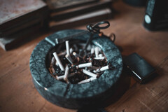 灰皿と古書